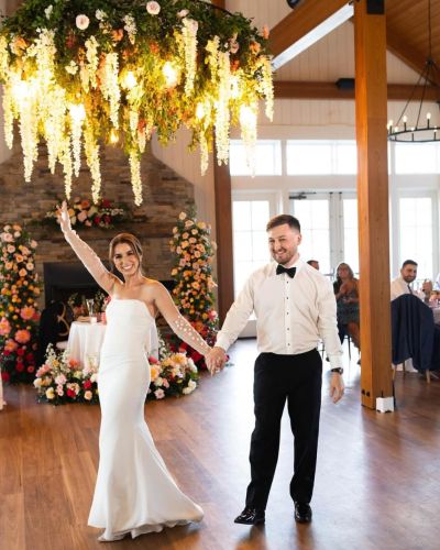 Wedding couple dance 