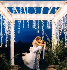 wedding kiss pergola lighting